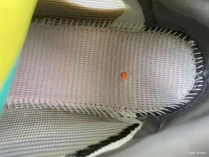 hype ID1674 Adidas Salt Yeezy Fade V3 700 0528